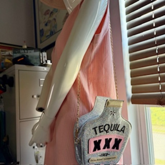 Tequila bottle purse (silver or gold) - Picture 6 of 8